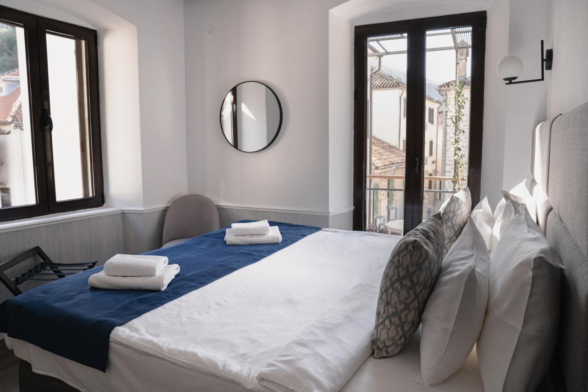 Nest 382 Apartment โกตอร์ ภายนอก รูปภาพ